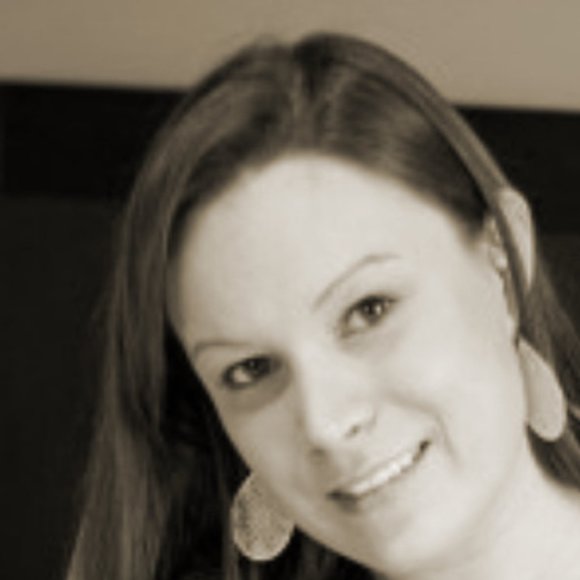 Meet your Posher, Nicole - Picture 1 of 2